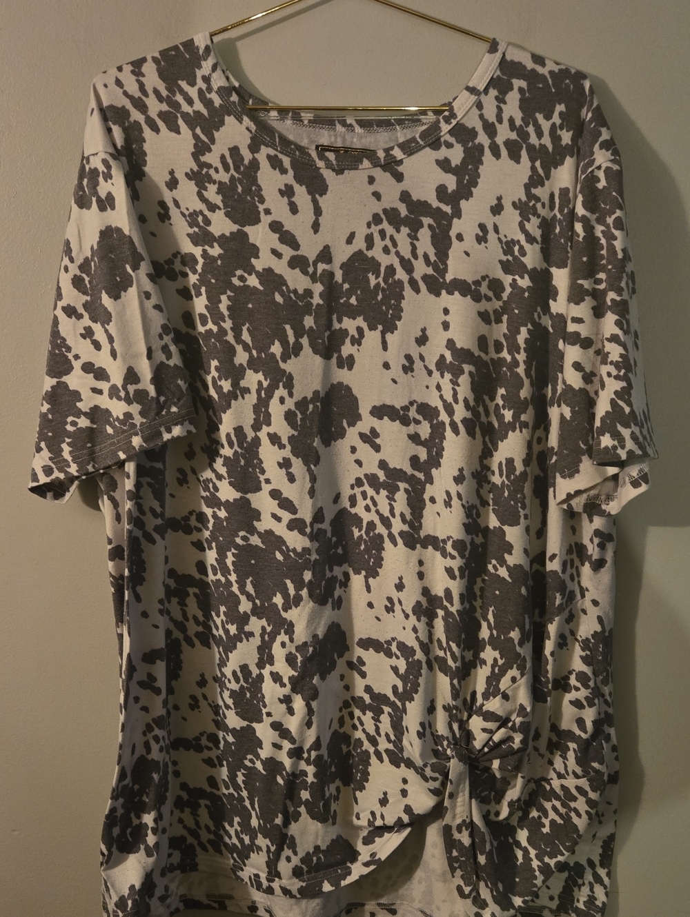 L&B Short Sleeve Crew Neck Shirt in White and Dark Gray Splatter